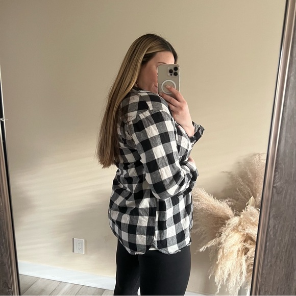 Levi’s black plaid button down shirt - Picture 5 of 6